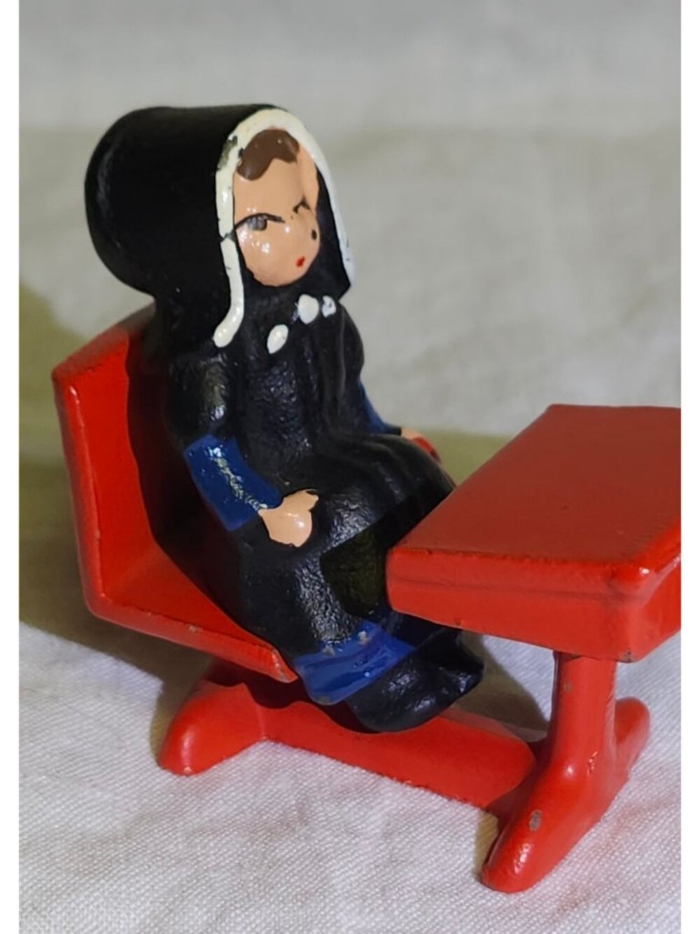 Vintage Cast Iron Amish Figurine Set Of 5 Hand-Painted Miniatures With Desk - Picture 6 of 9